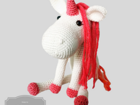 Häkelanleitung eines netten Einhorn als Pdf-Datei, klar beschrieben mit Fotos