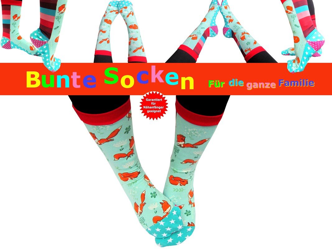 Mehrere bunte Socken mit Fuchs-, Stern- und Streifenmustern.
