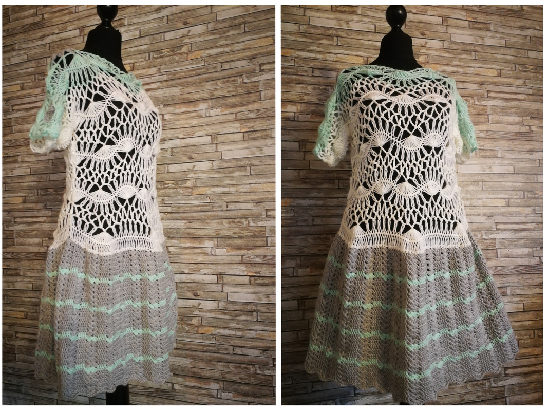 Kurzärmeliges Häkelkleid auf Büste mit offenem Lochmuster oben und grauem Rock mit mintfarbenen Streifen