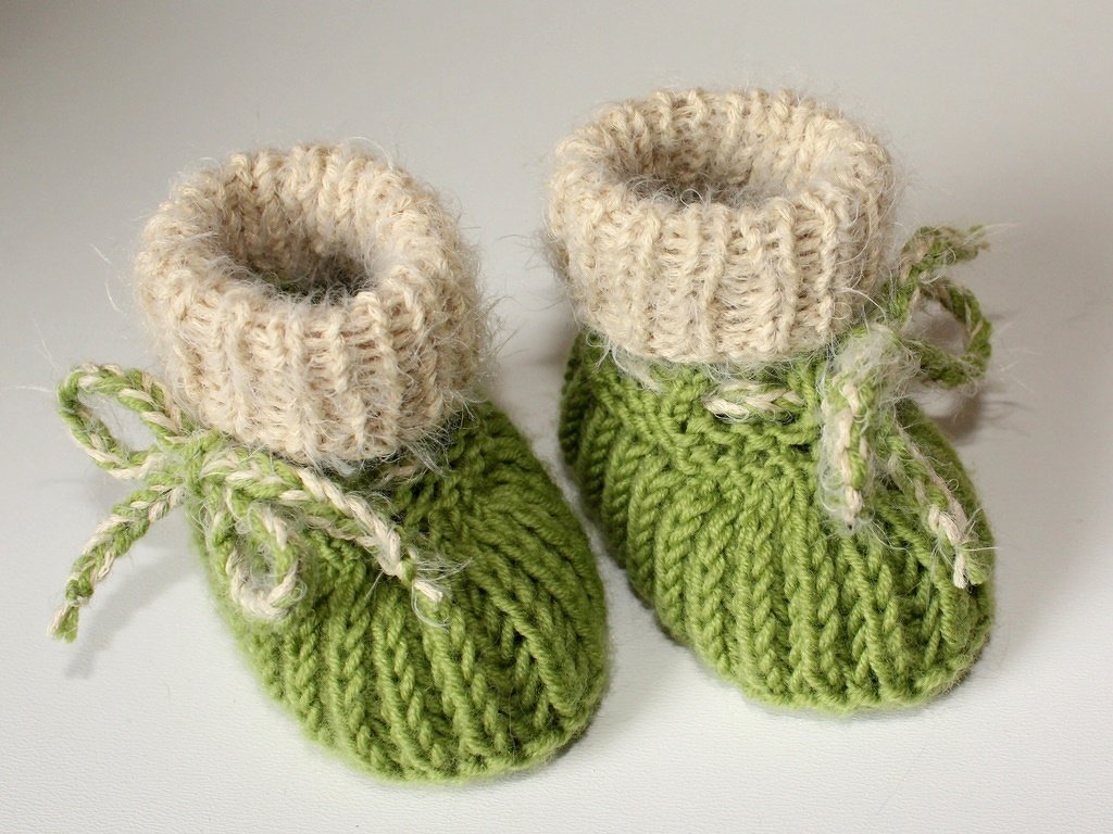 Strickanleitung Babyschuhe, Booties im Patentmuster, Sohlenlänge 9 cm