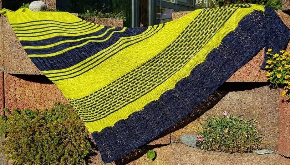 gestricktes Dreieckstuch Frühlingsleuchten - Bild 2