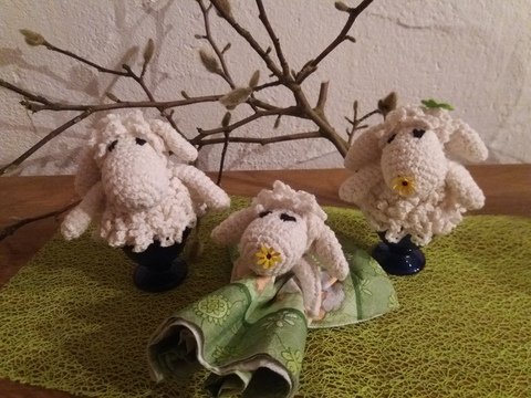 Häkelanleitung: Eierwärmer, Serviettenring Schaf