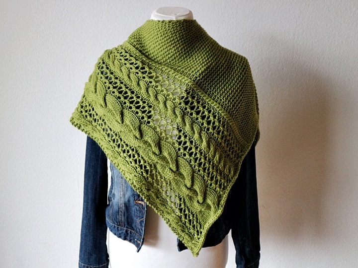 Strickanleitung Dreieckstuch mit Zopf- und Lochmuster – Cozy Winter
