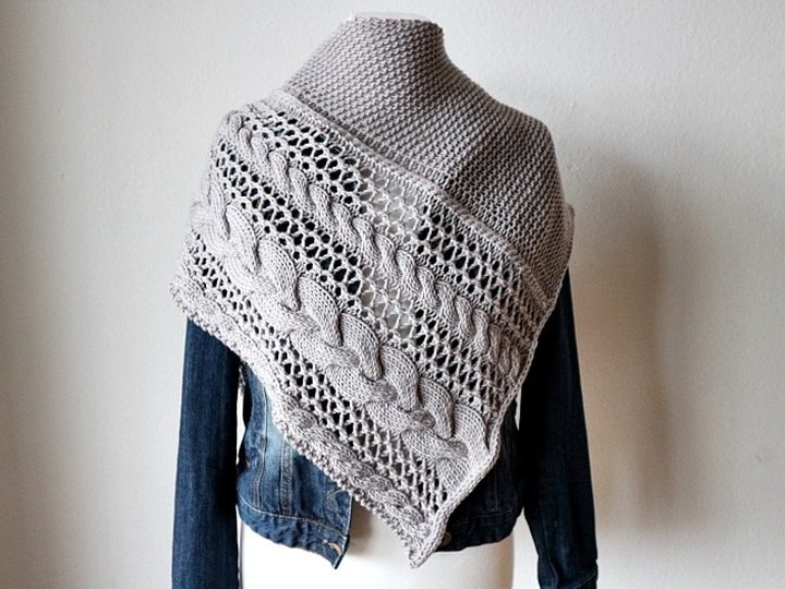 Strickanleitung Dreieckstuch mit Zopf- und Lochmuster – großes Wintertuch –