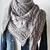 Strickanleitung Dreieckstuch mit Zopf- und Lochmuster – Cozy Winter