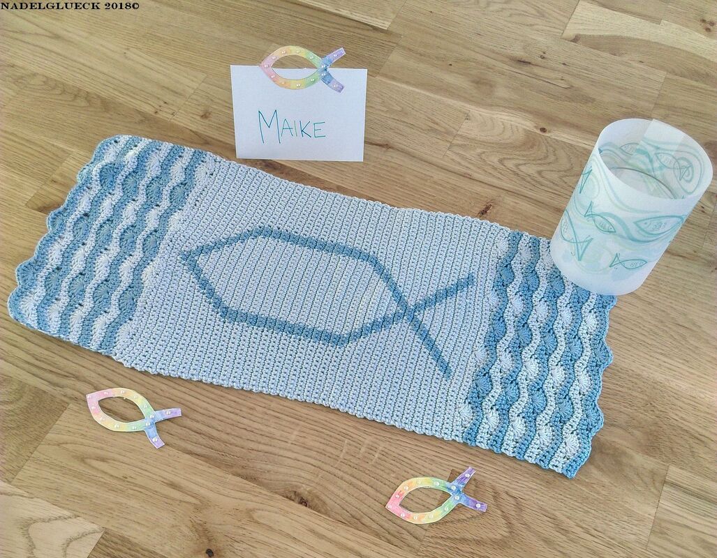 Gehäkelter Tischläufer "Fisch" - Deko fürs Badezimmer oder auch Taufe oder Konfirmation