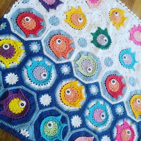 "Fish puzzle" baby blanket made of fish motifs