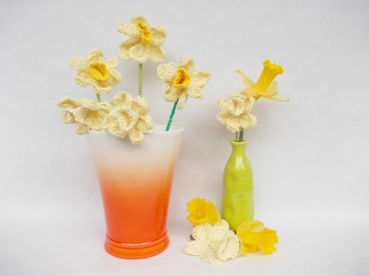 Häkelanleitung Narzissen, 2 Blütengrößen mit Stiel