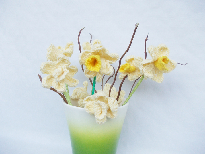 Häkelanleitung Narzissen, 2 Blütengrößen mit Stiel