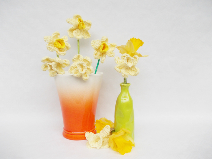 Häkelanleitung Narzissen, 2 Blütengrößen mit Stiel