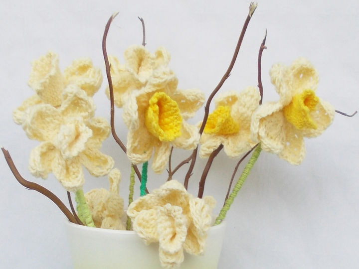 Häkelanleitung Narzissen, 2 Blütengrößen mit Stiel