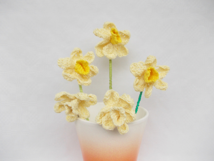 Häkelanleitung Narzissen, 2 Blütengrößen mit Stiel