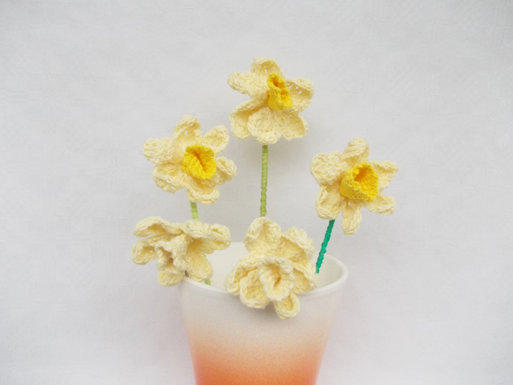 Häkelanleitung Narzissen, 2 Blütengrößen mit Stiel