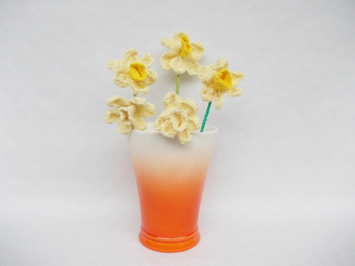 Häkelanleitung Narzissen, 2 Blütengrößen mit Stiel