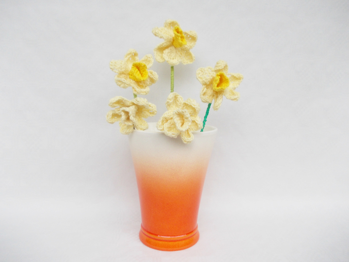 Häkelanleitung Narzissen, 2 Blütengrößen mit Stiel