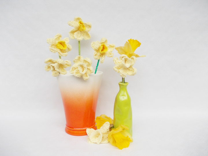 Häkelanleitung Narzissen, 2 Blütengrößen mit Stiel