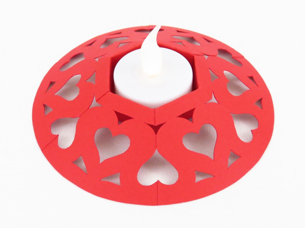 Teelichthalter mit Herzen – Bastelvorlagen und Anleitung