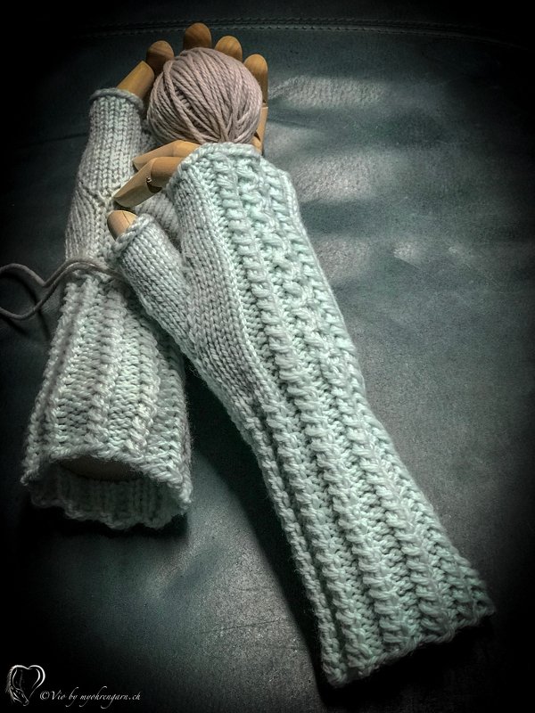 Zopf-Armstulpe Annika (gestrickt, Universalgrösse)