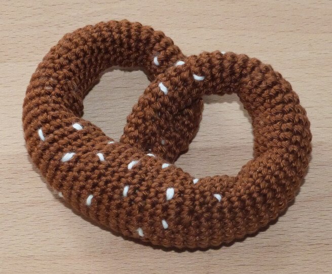 Crochet pattern croissant and pretzel