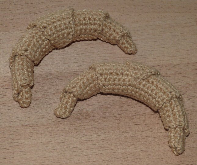 Crochet pattern croissant and pretzel
