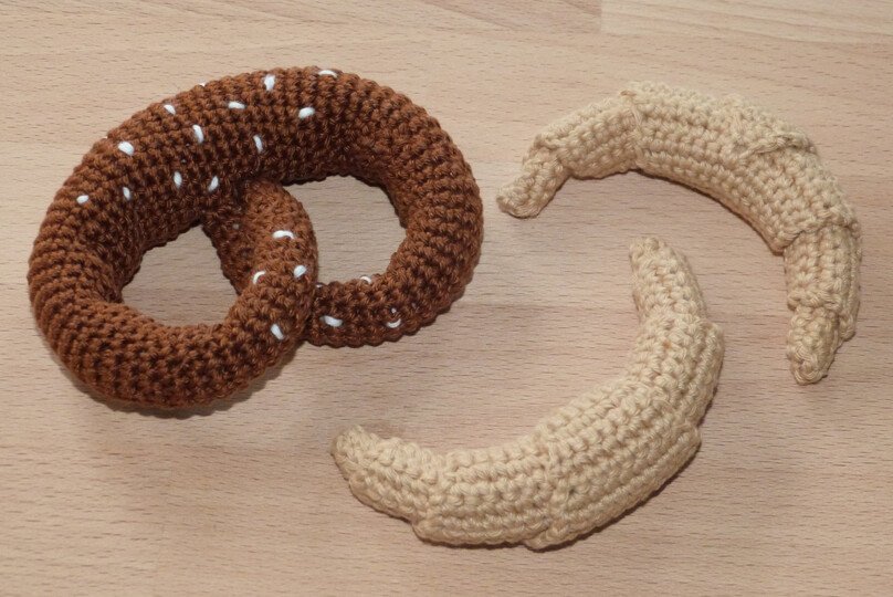 Crochet pattern croissant and pretzel