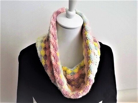 Loop Häkelanleitung mit Muschelmuster mit Farbverlauf