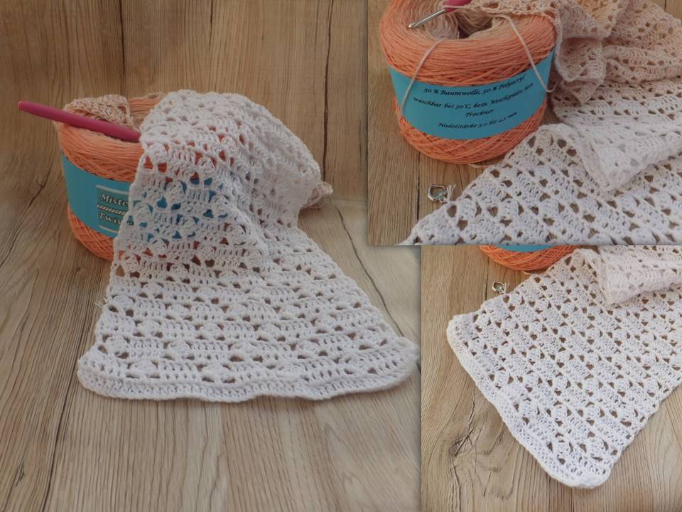 Cremeweißer Häkel-Tischläufer mit Spitzendesign, teils aufgerollt, neben Garnknäuel und Häkelnadel