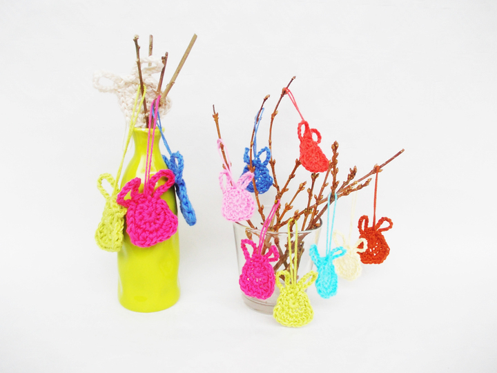 Gehäkelte Mini-Oster-Hasen und Körbchen, jeweils 2 Größen