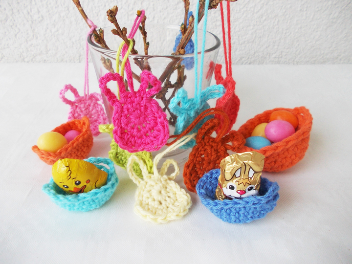 Gehäkelte Mini-Oster-Hasen und Körbchen, jeweils 2 Größen