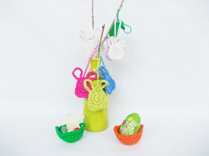 Gehäkelte Mini-Oster-Hasen und Körbchen, jeweils 2 Größen
