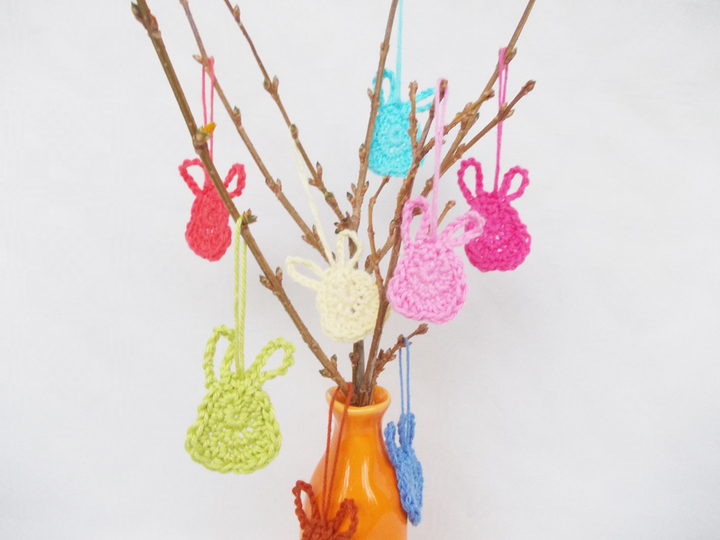 Gehäkelte Mini-Oster-Hasen und Körbchen, jeweils 2 Größen