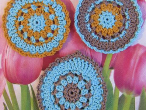 Dekorative gehäkelte Ostereier in 3 Farbvarianten