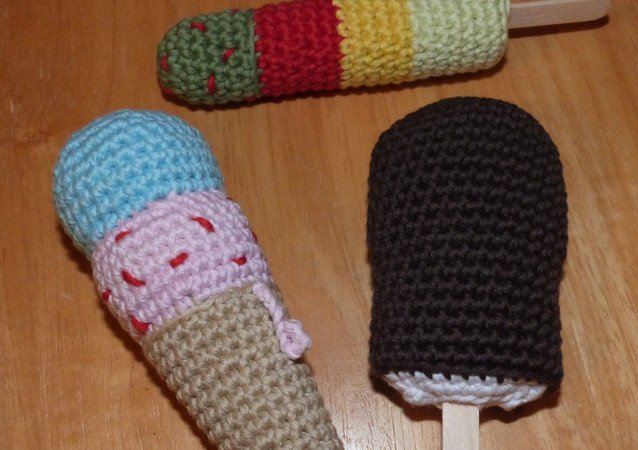 Crochet pattern for ice-cream, 3 types: popsicles and cone wíth ice cream scoops