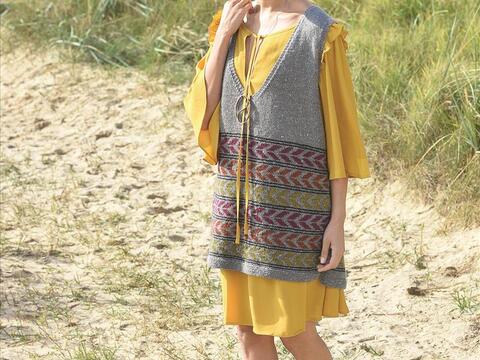 Gestrickte Tunika mit Ethnomuster