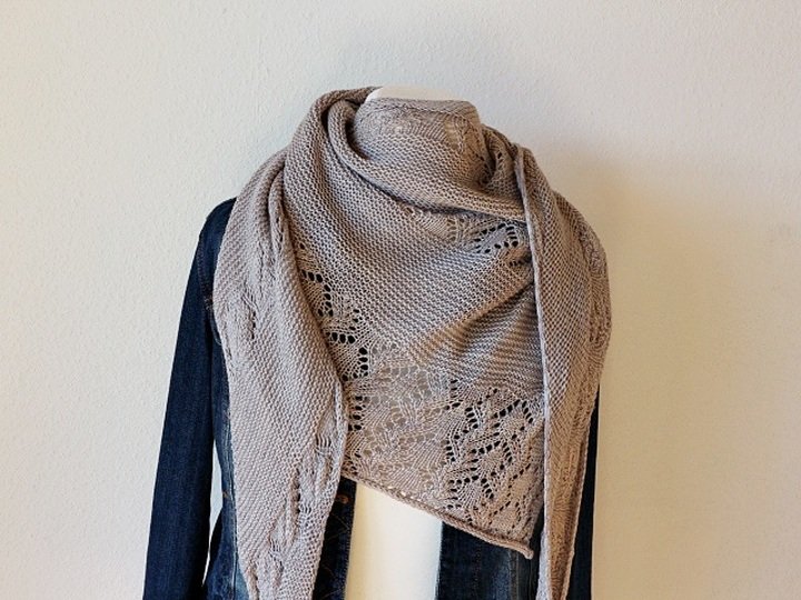 Strickanleitung Dreieckstuch mit Lacemuster und kraus rechts Cloudy Day