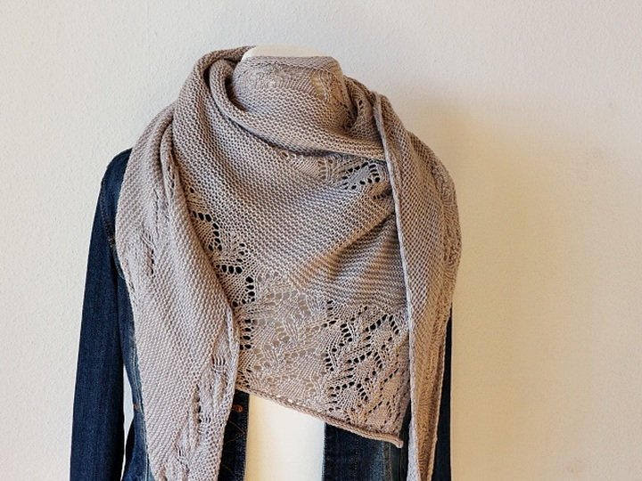 Strickanleitung Dreieckstuch mit Lacemuster und kraus rechts Cloudy Day