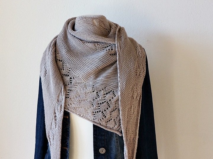 Strickanleitung Dreieckstuch mit Lacemuster und kraus rechts Cloudy Day