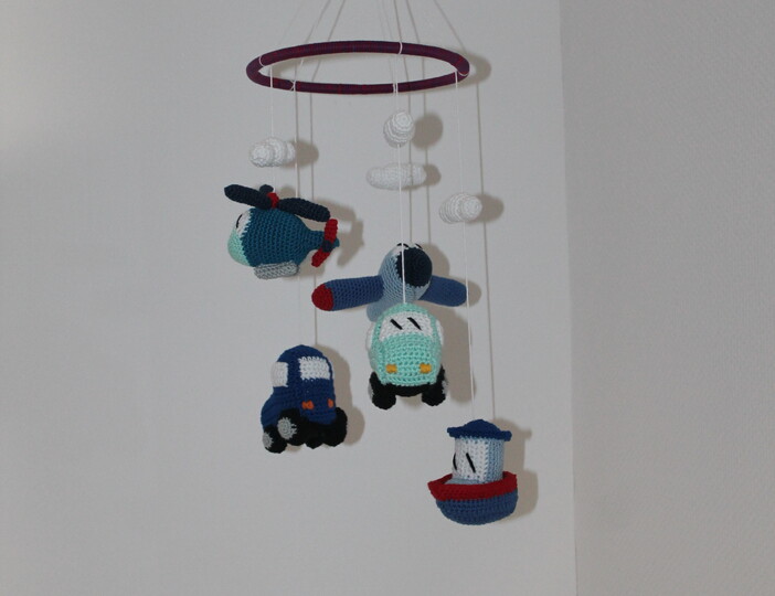 Crochet a Vehicle Mobile – Five Vehicles and Clouds on a Wreath (EN & DE)