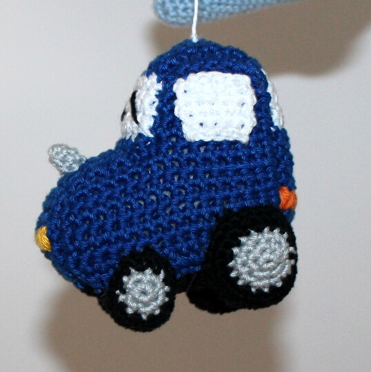 Crochet a Vehicle Mobile – Five Vehicles and Clouds on a Wreath (EN & DE)