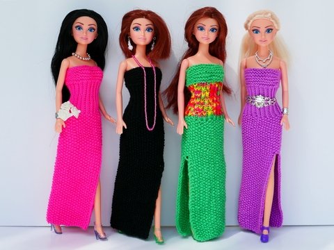 Strickanleitung: Langes Kleid mit Schlitz für kleine Modepuppen