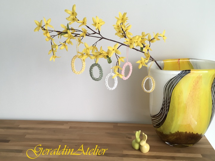 Bunte Ostereier in Sternenmuster