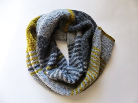 Strickanleitung, Grau-Senfgelber Streifenschal