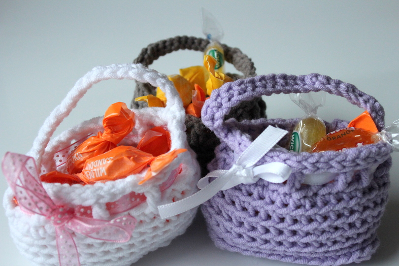 Häkelanleitung Mini Körbchen mit Henkel und Schleife