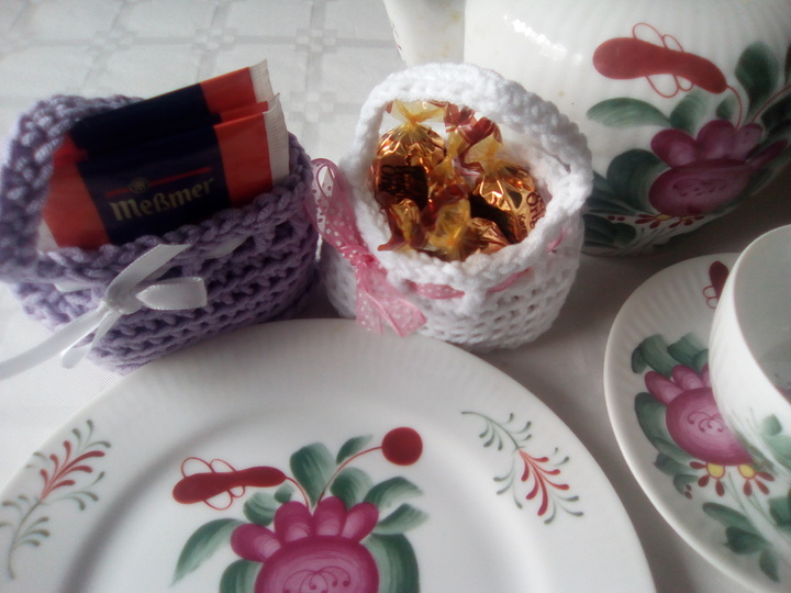 Häkelanleitung Mini Körbchen mit Henkel und Schleife