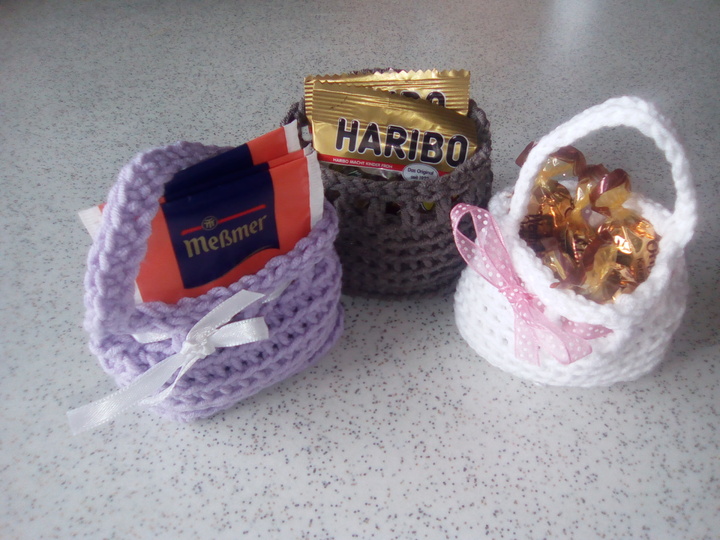 Häkelanleitung Mini Körbchen mit Henkel und Schleife