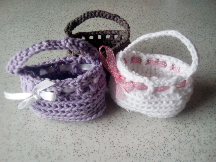 Häkelanleitung Mini Körbchen mit Henkel und Schleife