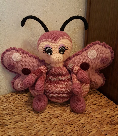 Happy Spring Bugs: Maxiedition - "Schinya - Schmetterling"