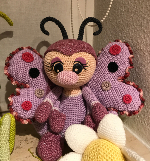 Happy Spring Bugs: Maxiedition - "Schinya - Schmetterling"