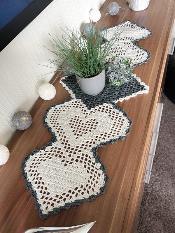Häkeln / Tischläufer / Herz an Herz - Bild 2
