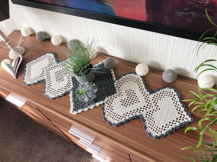 Häkeln / Tischläufer / Herz an Herz